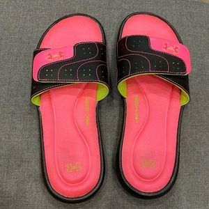 Under armor slide flip flops.  New without tags